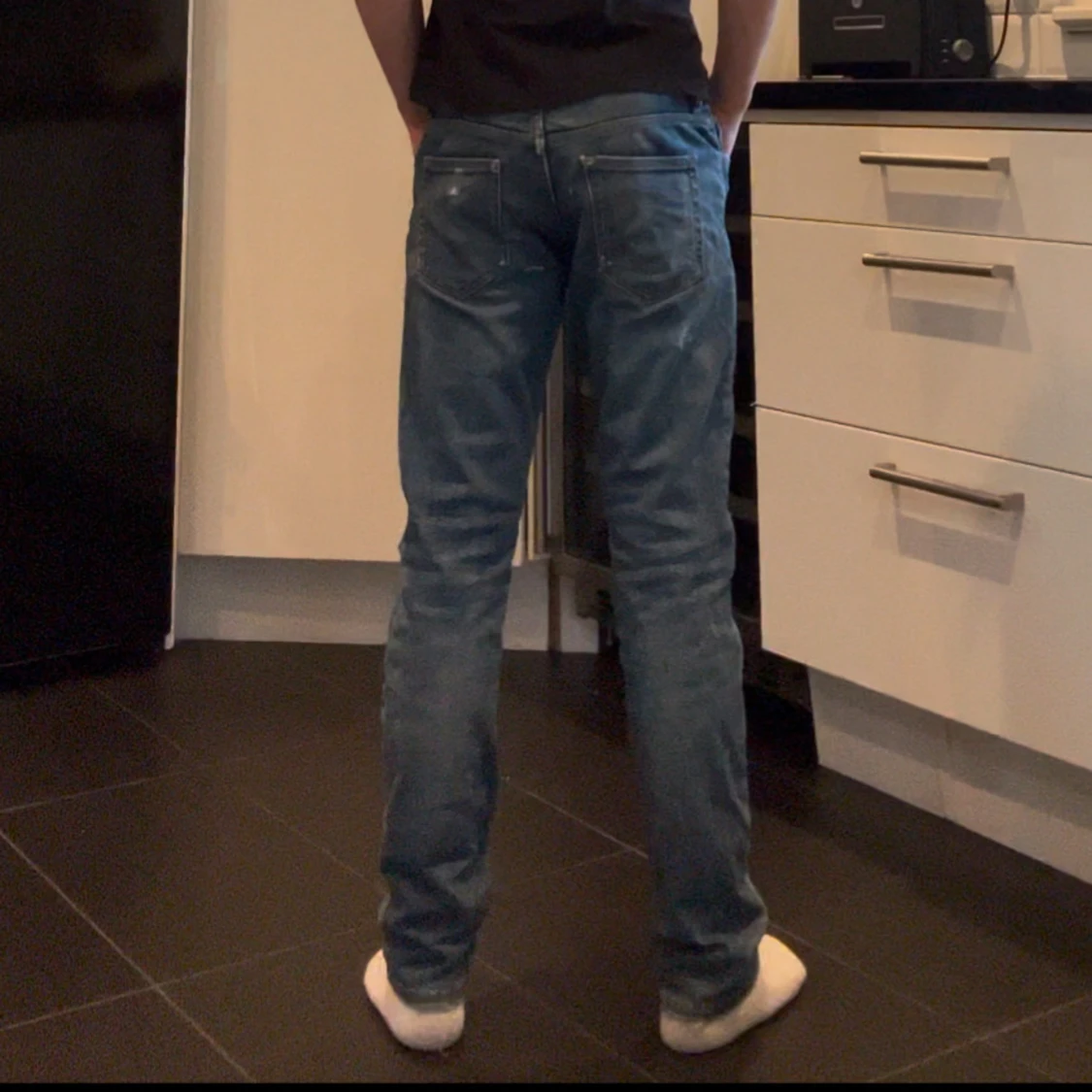 Jeans med slitningar  - 2