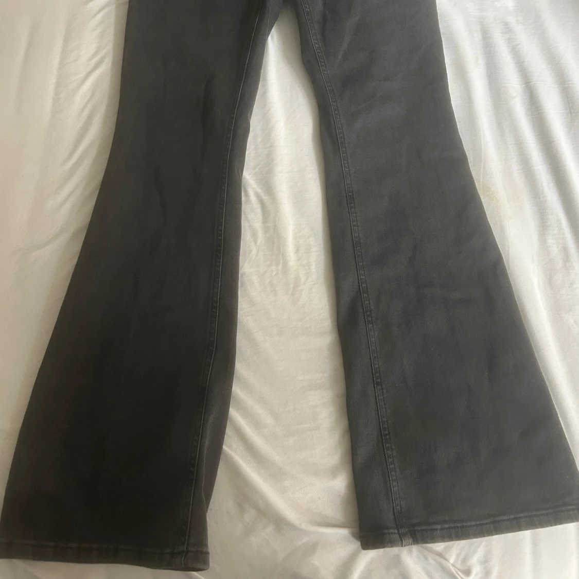 Svarta low boot jeans från lager  - 1