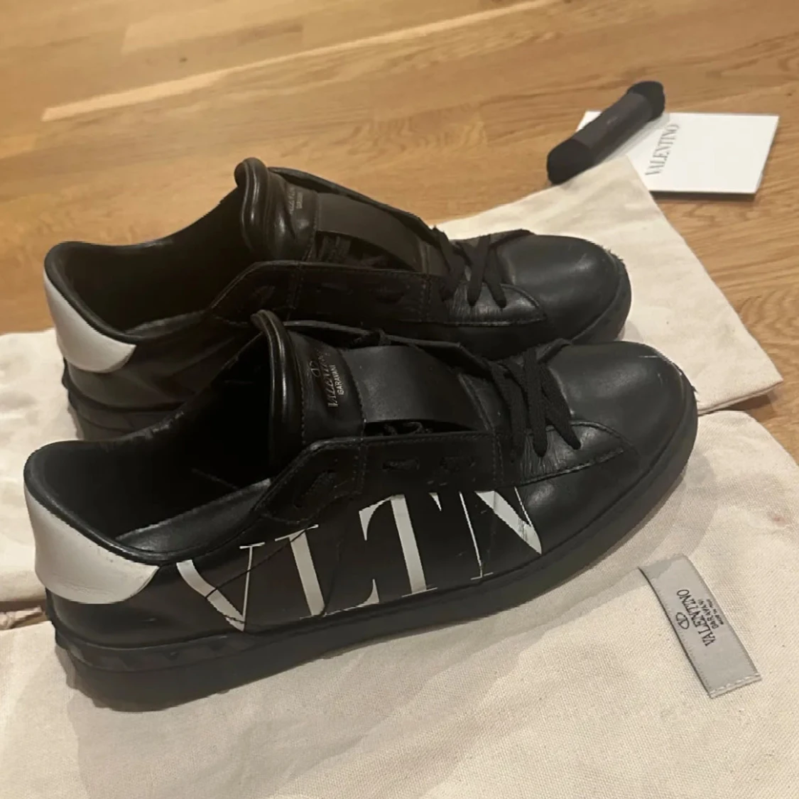 Valentino Garavani sneakers med VLTN-logga - 1