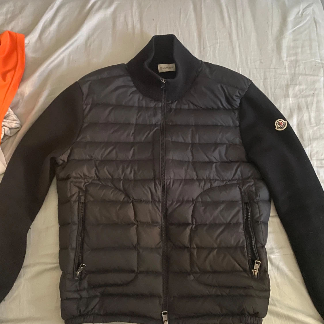 Svart pufferjacka från Moncler
