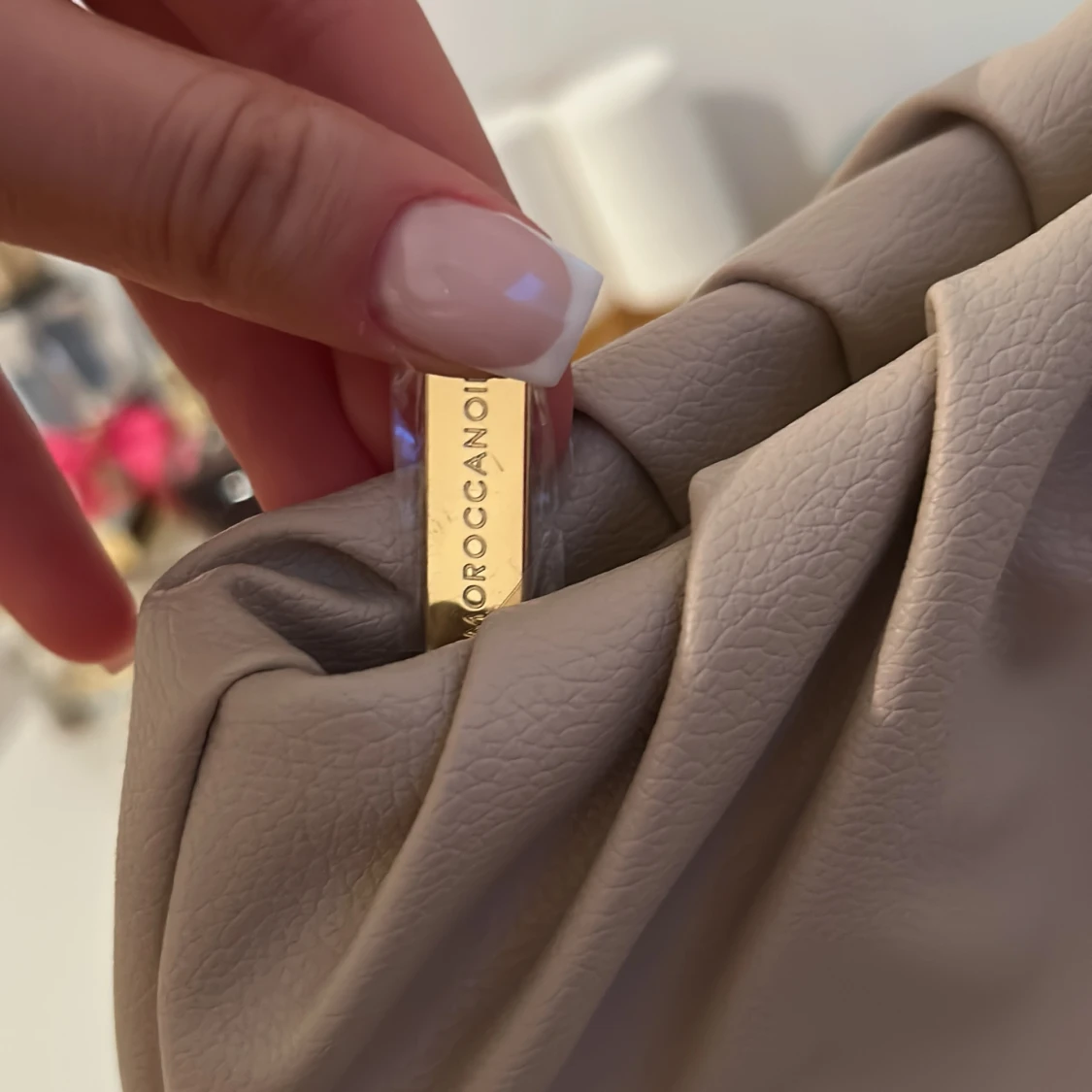 Beige handväska från Moroccanoil - 2