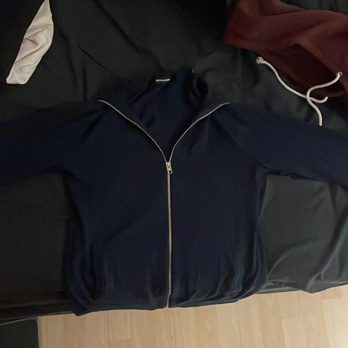 Mörkblå ziptröja från Jack & Jones - 1