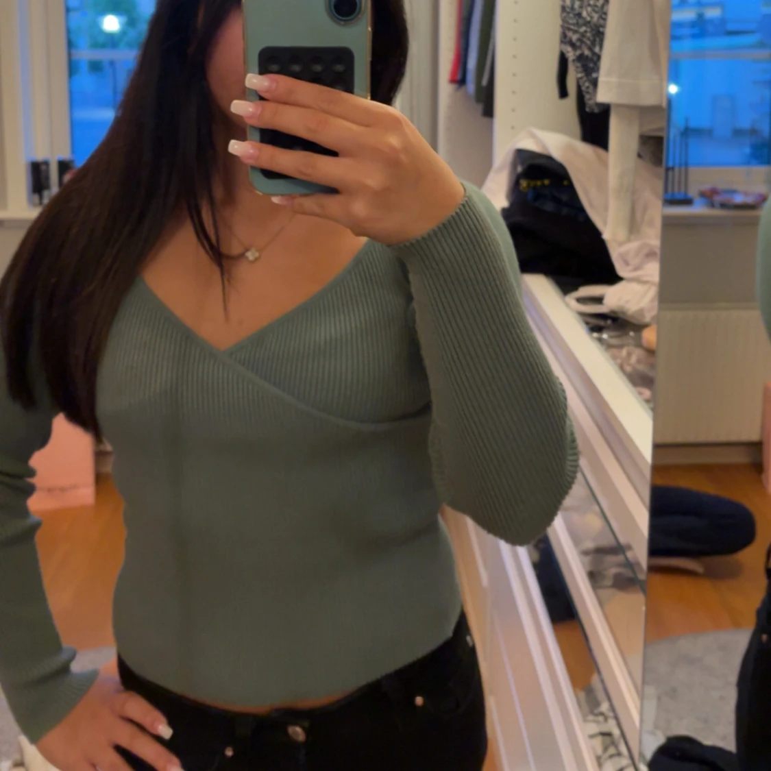 Grön ribbad omlottopp från Lindex  - 1