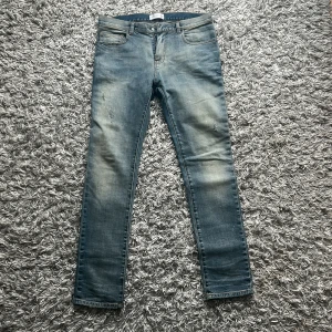 Slim fit jeans  - Slim fit jeans ifrån det sjuka märket Faith Connextion | skick 8/10 | strl 32 | nypris 3500 | mitt pris 799 