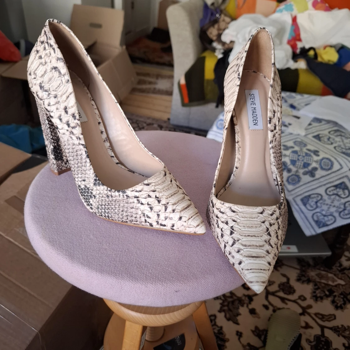 Ormskinnsmönstrade pumps från Steve Madden - 1