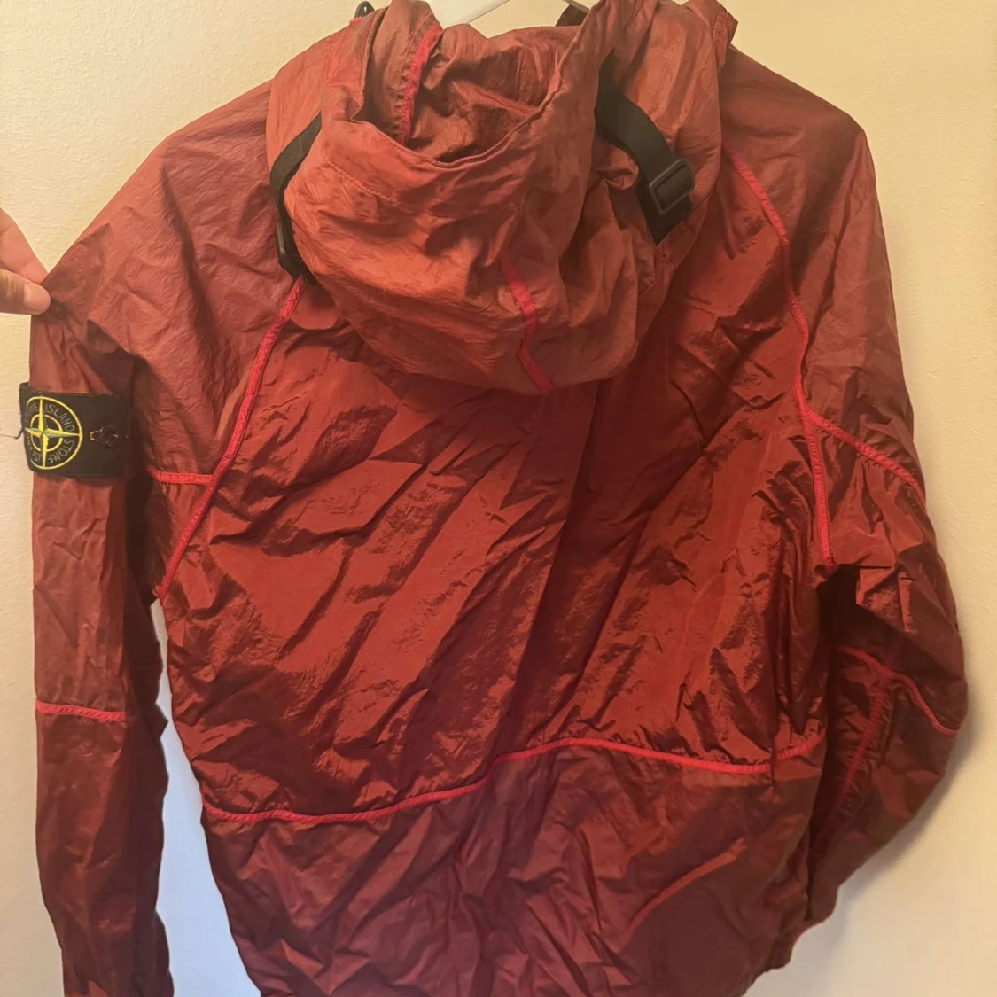 Röd vindjacka från Stone Island - 1