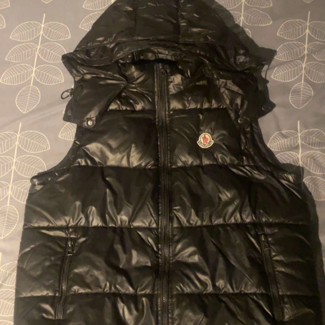Svart dunväst från Moncler