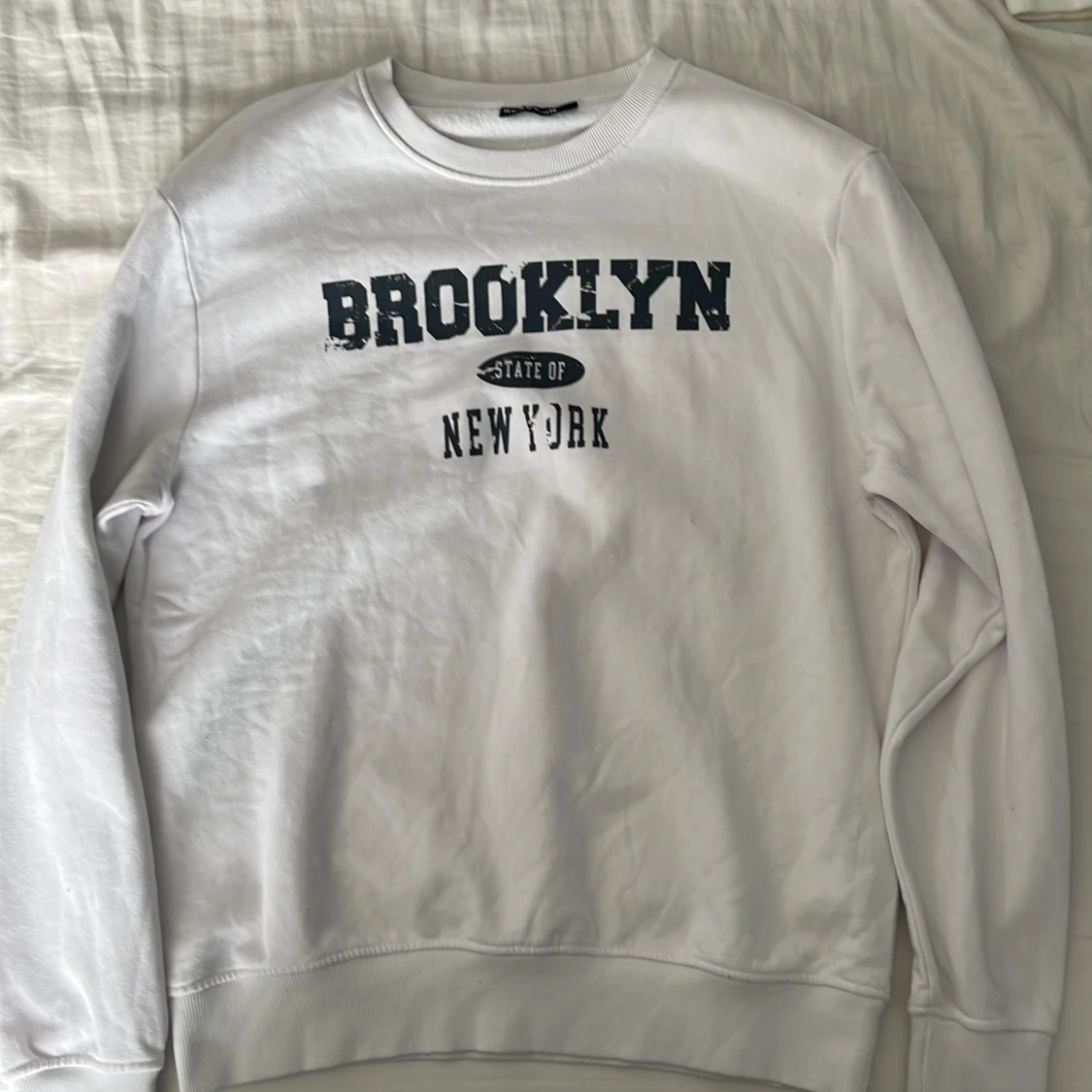 Vit sweatshirt med Brooklyn-tryck från Reaction