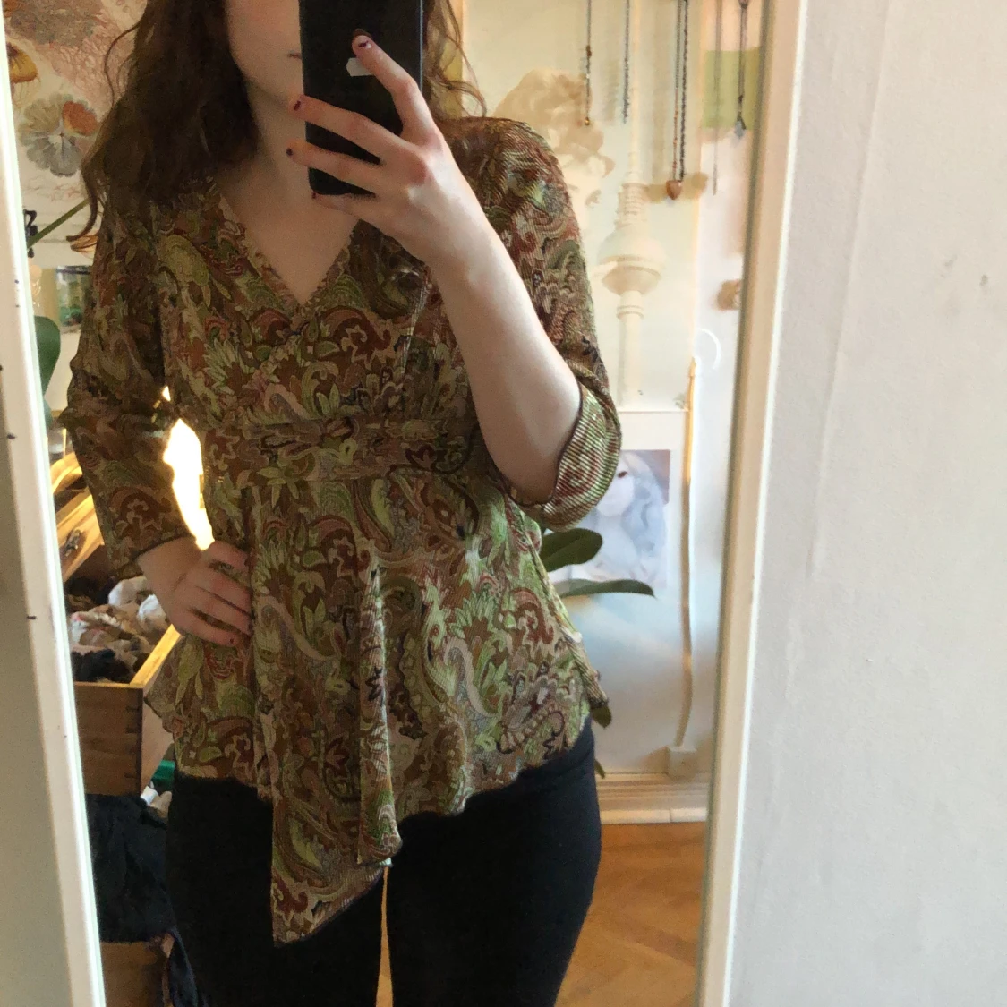 Mönstrad topp i gröna och bruna toner - 1