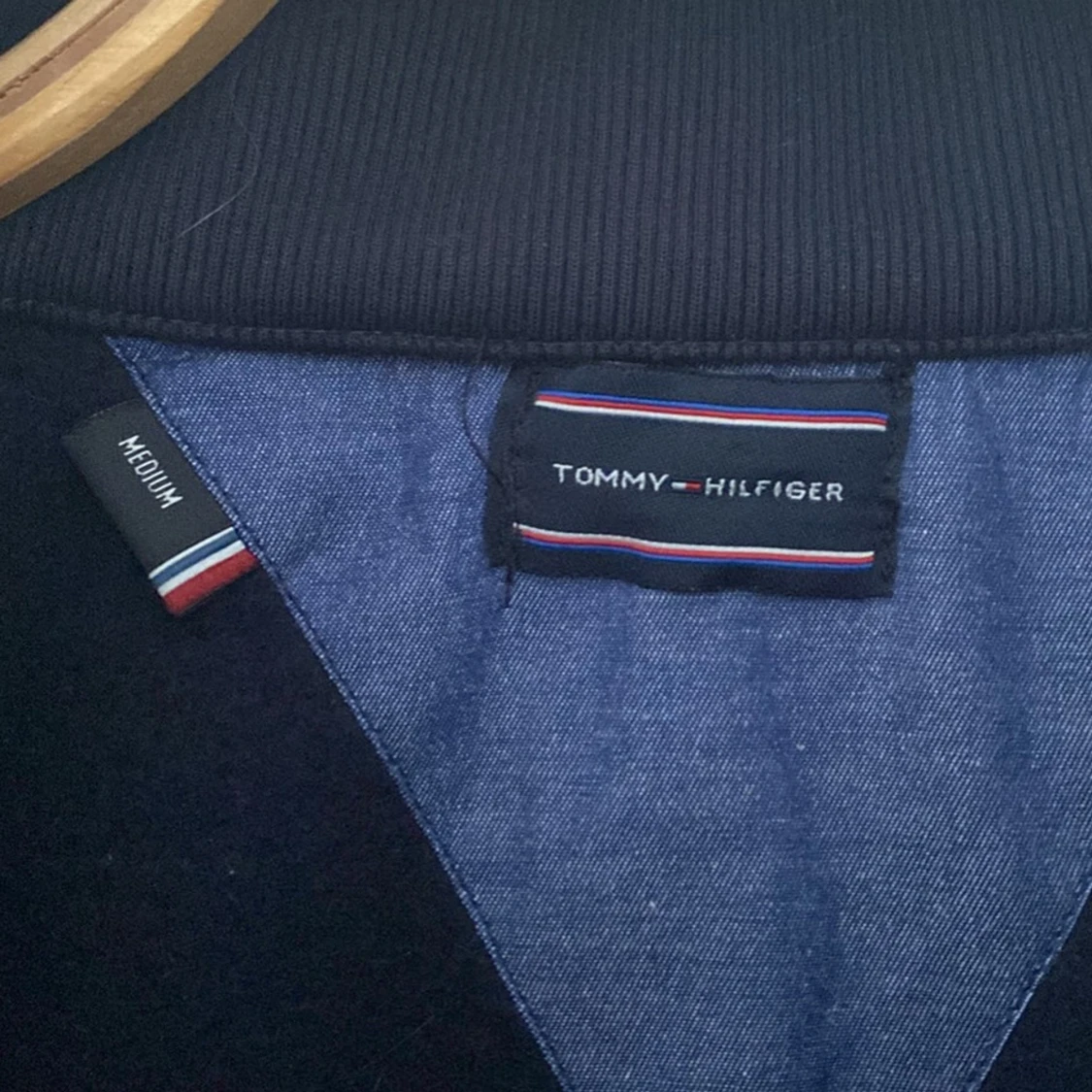 Svart quiltad jacka från Tommy Hilfiger - 4