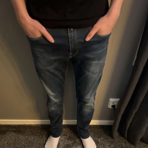 Blå jeans från Replay - Snygga blå jeans från Replay Hyperflex | 31/32