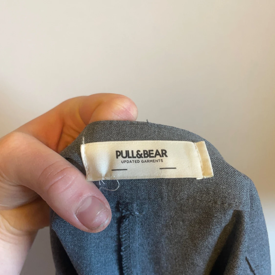 Grå kostymbyxor från Pull&Bear - 2