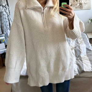 Vit stickad tröja med dragkedja - Super mysig oversized tröja 💕