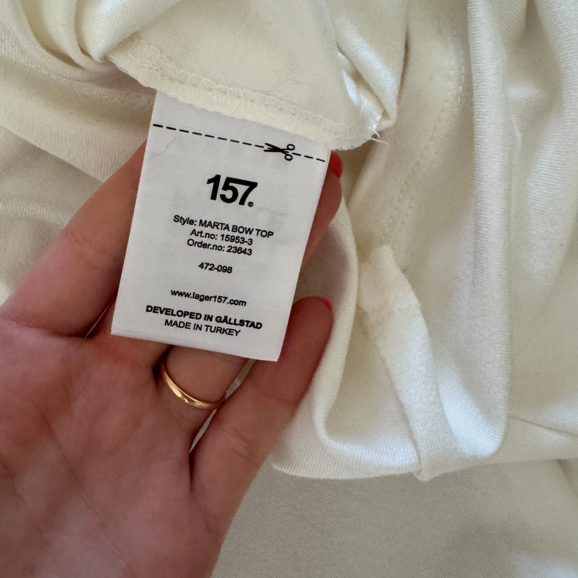 Vit topp med rosett - 2