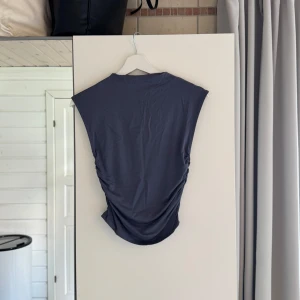 Topp från Gina  - Ny topp från Gina Tricot, prislappen sitter fortfarande kvar.😊