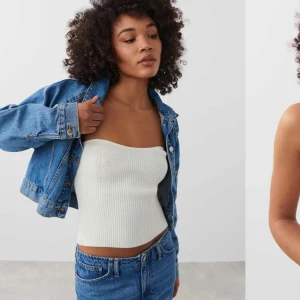 Beige ribbad tubtopp - Snygg beige ribbad tubtopp som är perfekt för sommaren. Den har en stilren design med en tight passform som framhäver figuren. Toppen är ärmlös och tillverkad i ett mjukt material som ger en bekväm känsla.