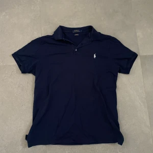 Ralph lauren piké - Säljer nu denna Ralph lauren pikén, skick 7.5/10, pris kan diskuteras, hör av dig vid några funderingar😃