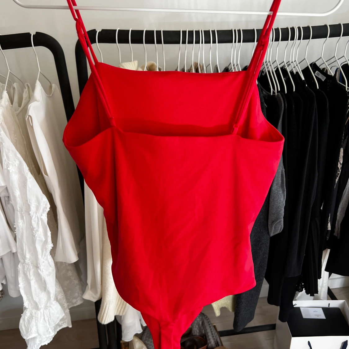 Röd bodiesuit - 1