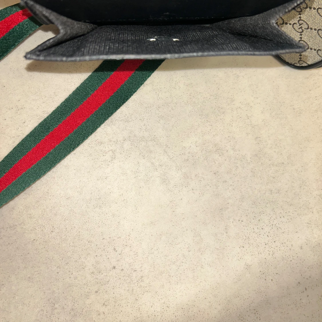 Mönstrad axelväska från Gucci - 3