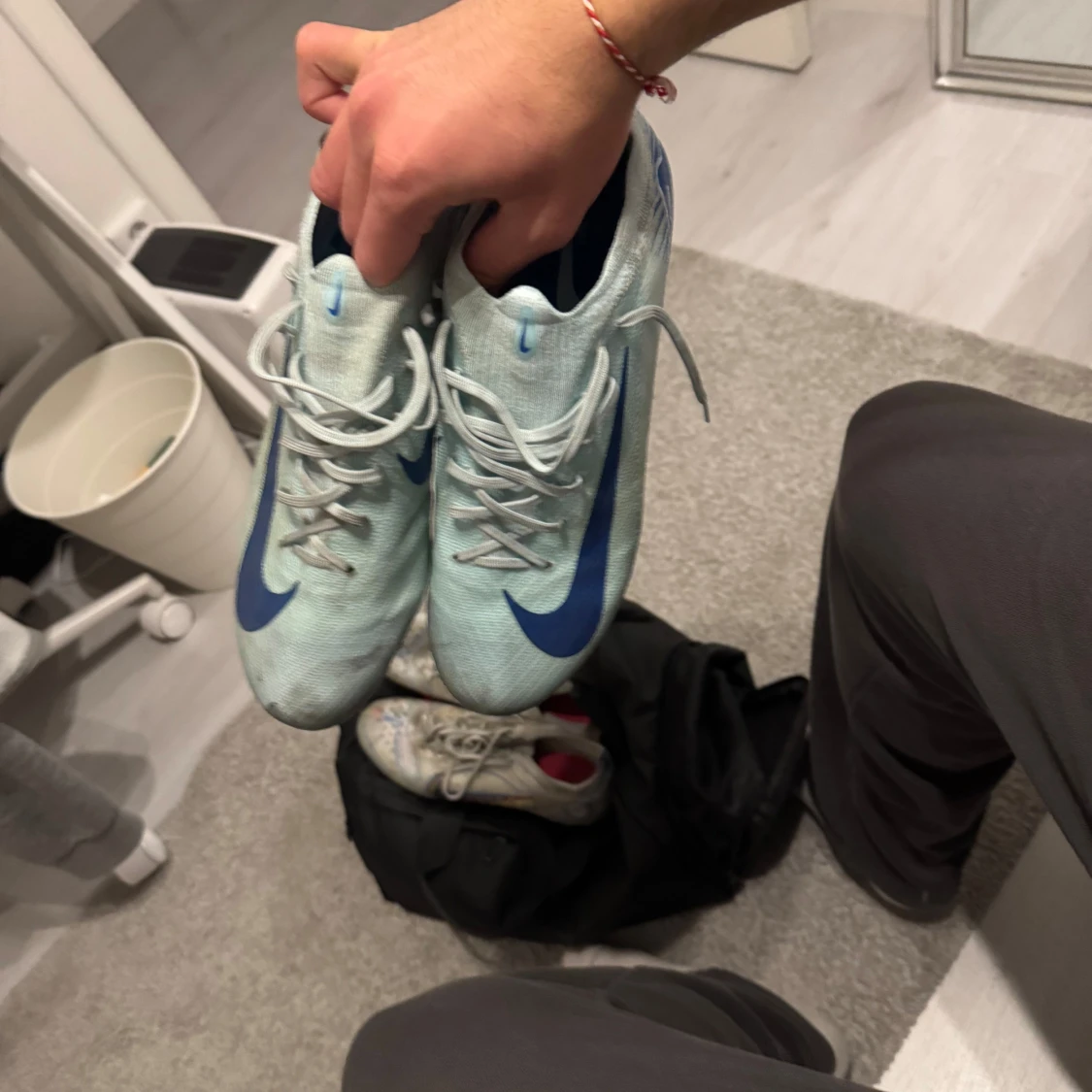 Ljusblå fotbollsskor från Nike - 1