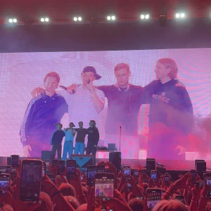 Söker Hov1 merch  - Söker en hov1 hoddie eller tjocktröja💕 Helst i M men L funkar också. Helst inte över 500kr i heller men hör av er ändå så kan man komma fram till nått. Gärna gamla eller speciella tjocktröjor💕