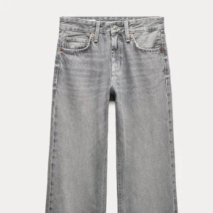 Grå jeans med raka ben - Helt nya Zara jeans strlk 38 med lappen kvar. För små så har inga egna bilder 