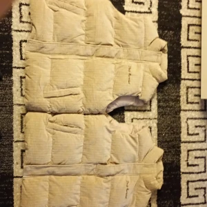 Väst - Två västar en xl och andra large båda för 1000kr helt nya