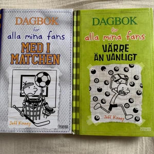 Dagbok för alla mina fans: Med i matchen och Värre än vanligt - Två böcker från den populära serien 'Dagbok för alla mina fans' av Jeff Kinney. 'Med i matchen' handlar om Gregs äventyr i sportens värld, medan 'Värre än vanligt' fortsätter med hans humoristiska vardagsutmaningar. Perfekta för unga läsare som älskar humor och illustrationer, kom järna med pris förslag!😁