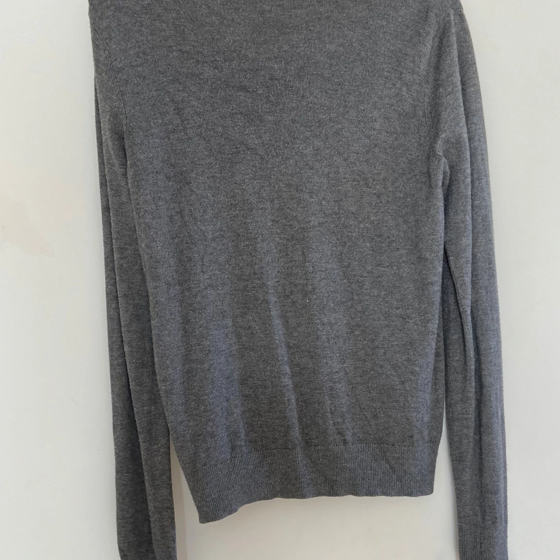 Grå kofta med spetsdetaljer - 1