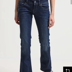 Blå bootcut jeans från Replay - Storlek 27/32. Nypris 1400kr