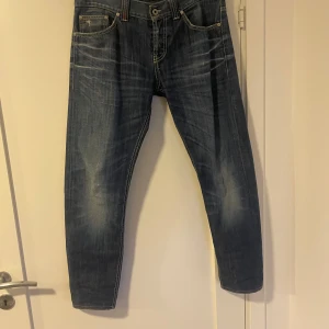 Dondup - Säljer dessa feta dondup i storlek w34 men dom är lite uppsydda så passar 180 cm fint skick annars. Hör av dig vid minsta fråga 🙌