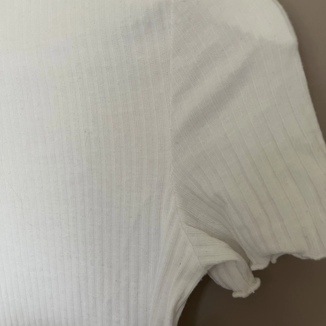 Vit ribbad topp från ONLY - 2