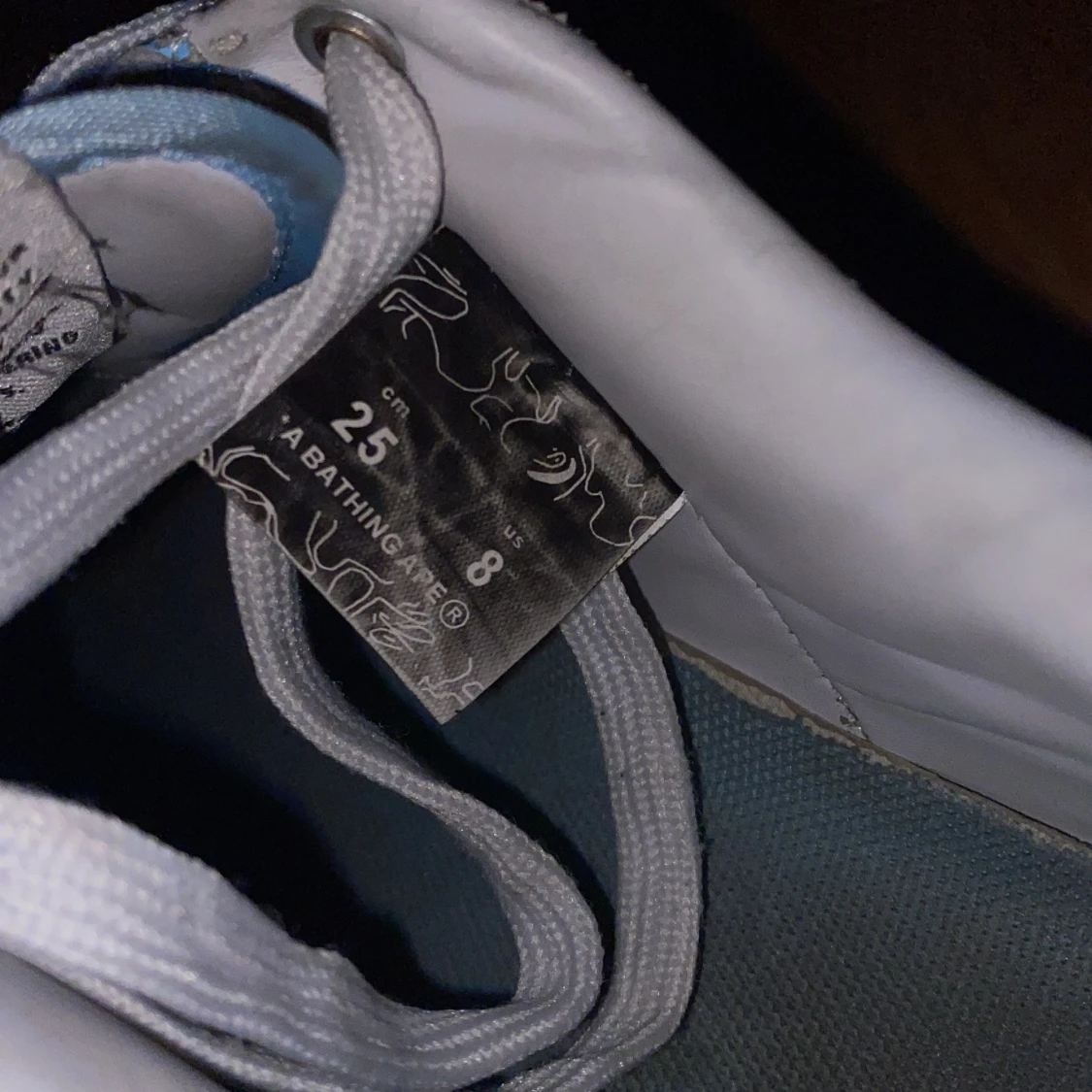 Blå och vita sneakers från Bape - 2