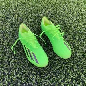 Adidas Speedportal  - Säljer ett par Adidas speedportal. 1 FG, i otroligt bra skick. Storlek 42 2/3. Skick 9.5-10.                                Hör av er vid frågor eller fler bilder!