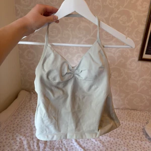 ljusgrönt träningslinne - jättesött träningslinne! använt endast en gång💕