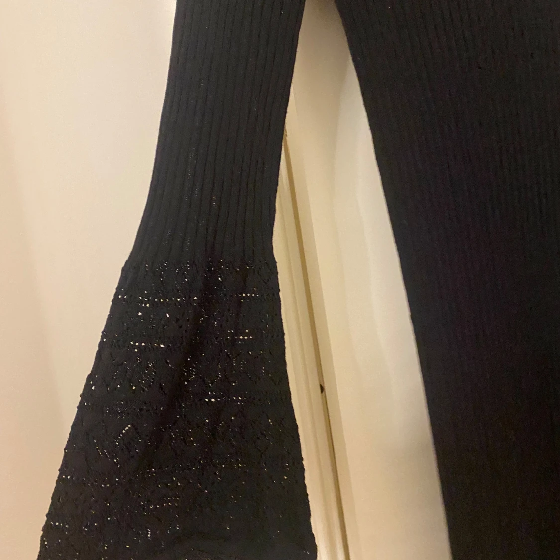 Svart stickad långklänning från Lindex - 2