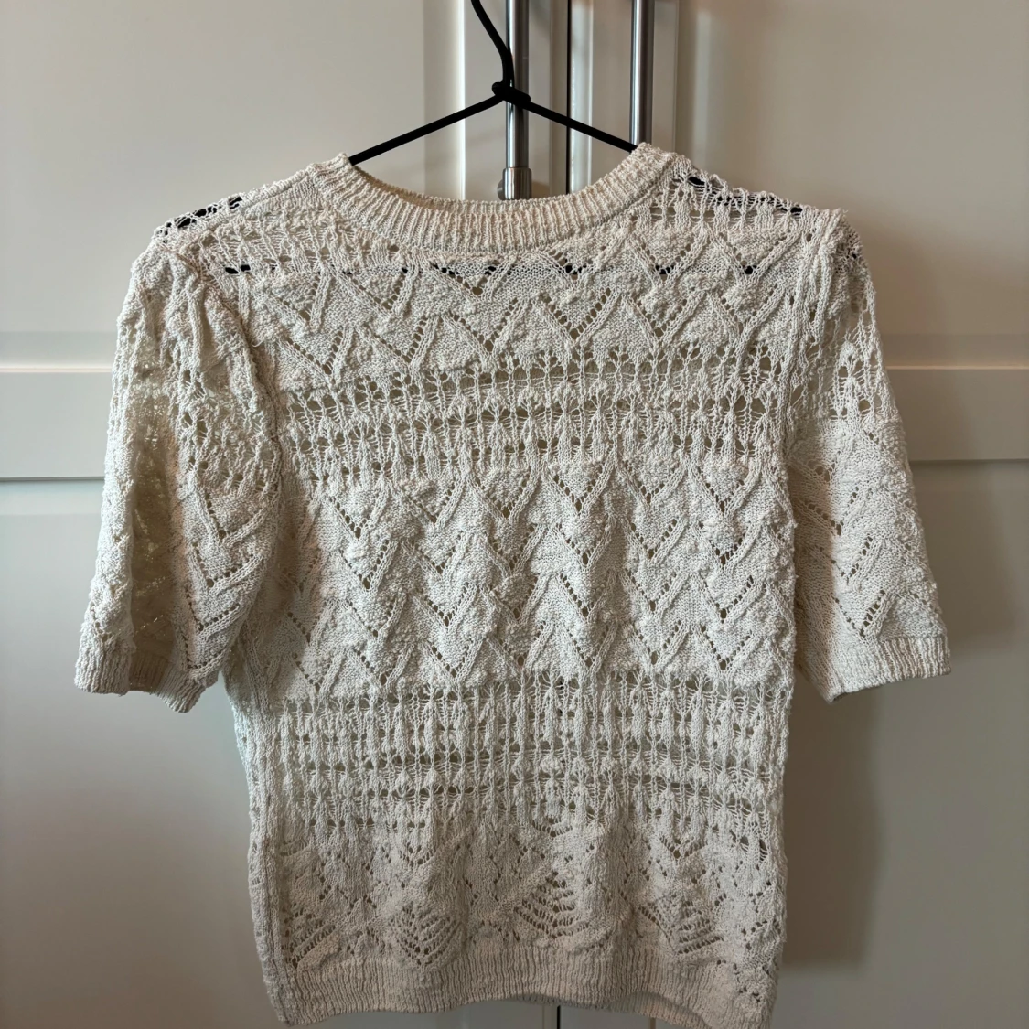 Vit spetsstickad topp från Zara