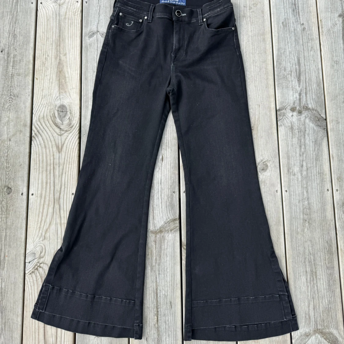 Svarta utsvängda jeans från Jacob Cohen - 1