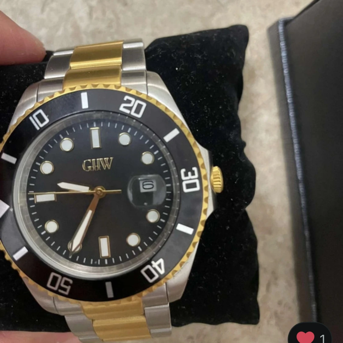 Svart och guld herrklocka från GIW