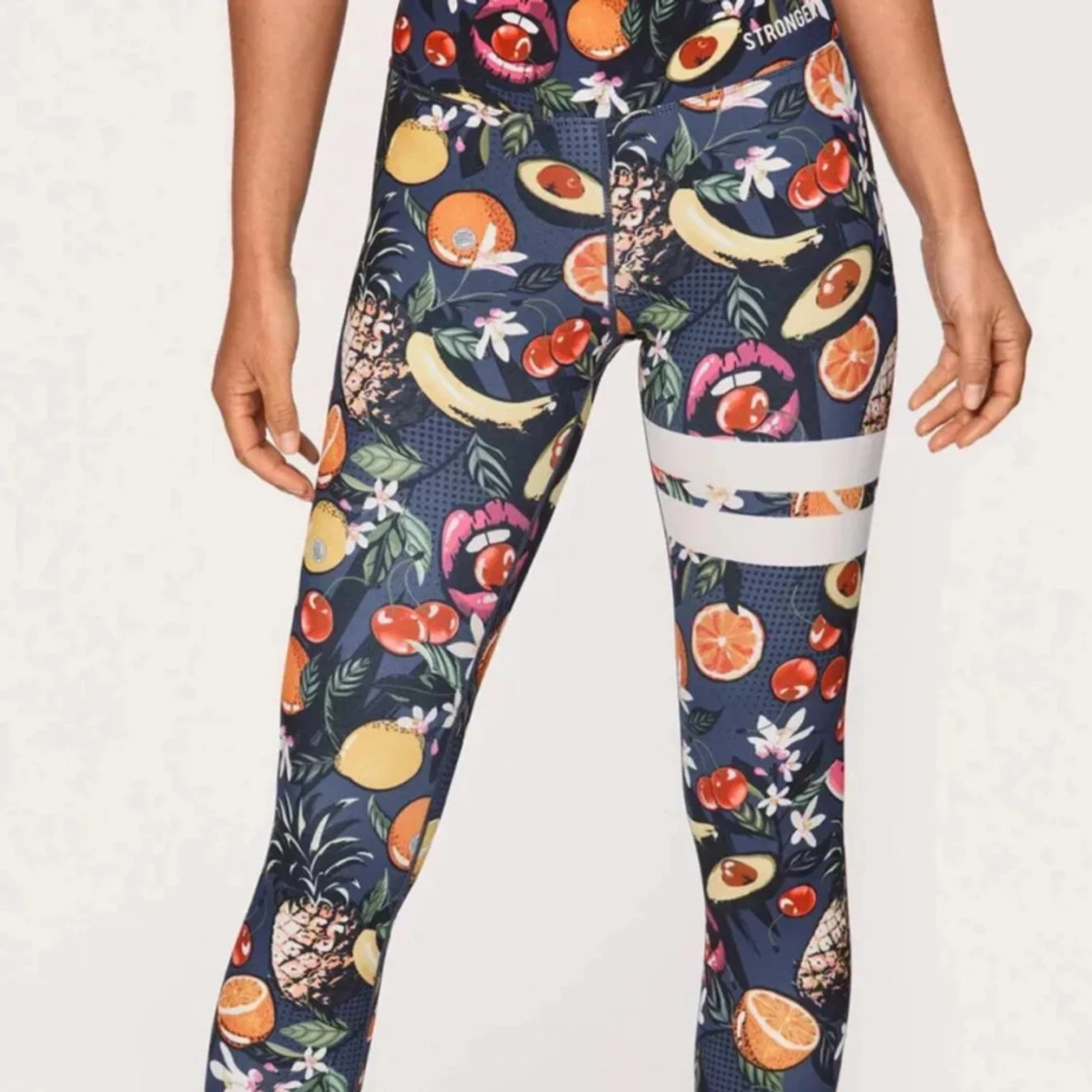 Färgglada träningsbyxor från Stronger - 3