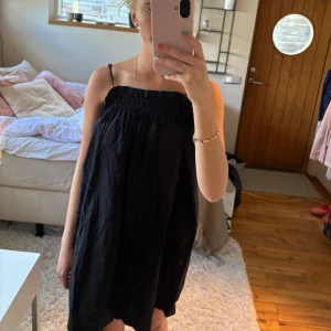 Svart klänning - Svart sommarklänning🖤