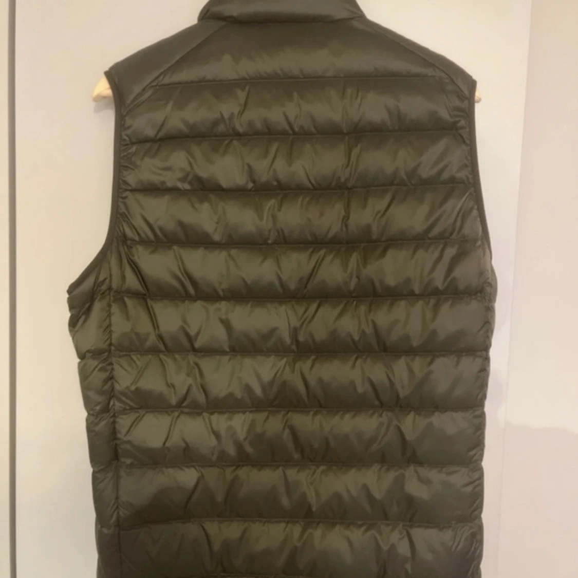 Olivgrön dunväst från Uniqlo - 1