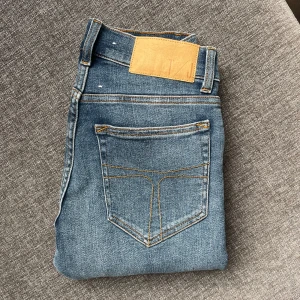 Tiger of Sweden jeans  - Hej säljer nu dessa tvär snygga tiger of Sweden jeansen som är i modellen Evolve och storlek 27/32. Skick 10/10 aldrig använda och helt defektfria. Kom dm för mer frågor och bilder 😊🙌
