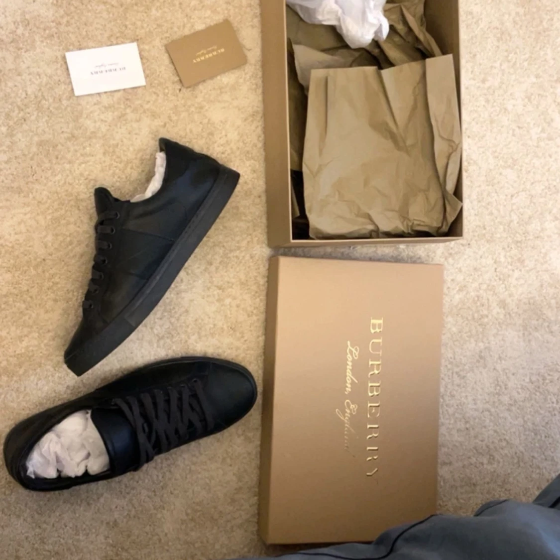 Burberry sneakers (Kvitto finns!)