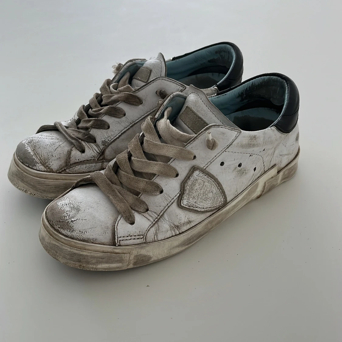 Vita sneakers från phillipe model äkta