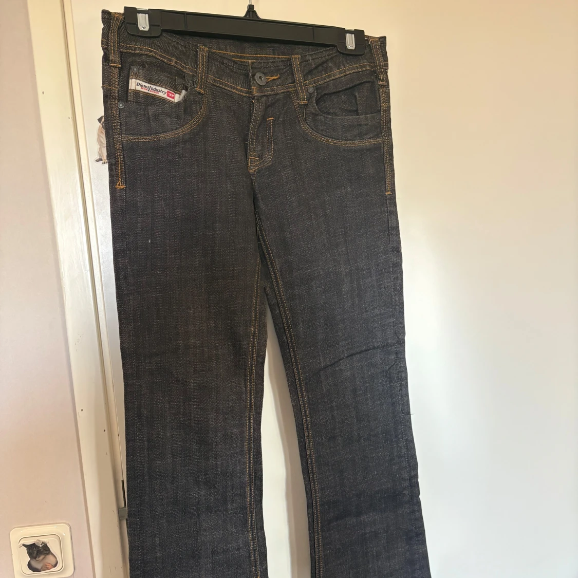 Mörkblå Diesel jeans med kontrastsömmar