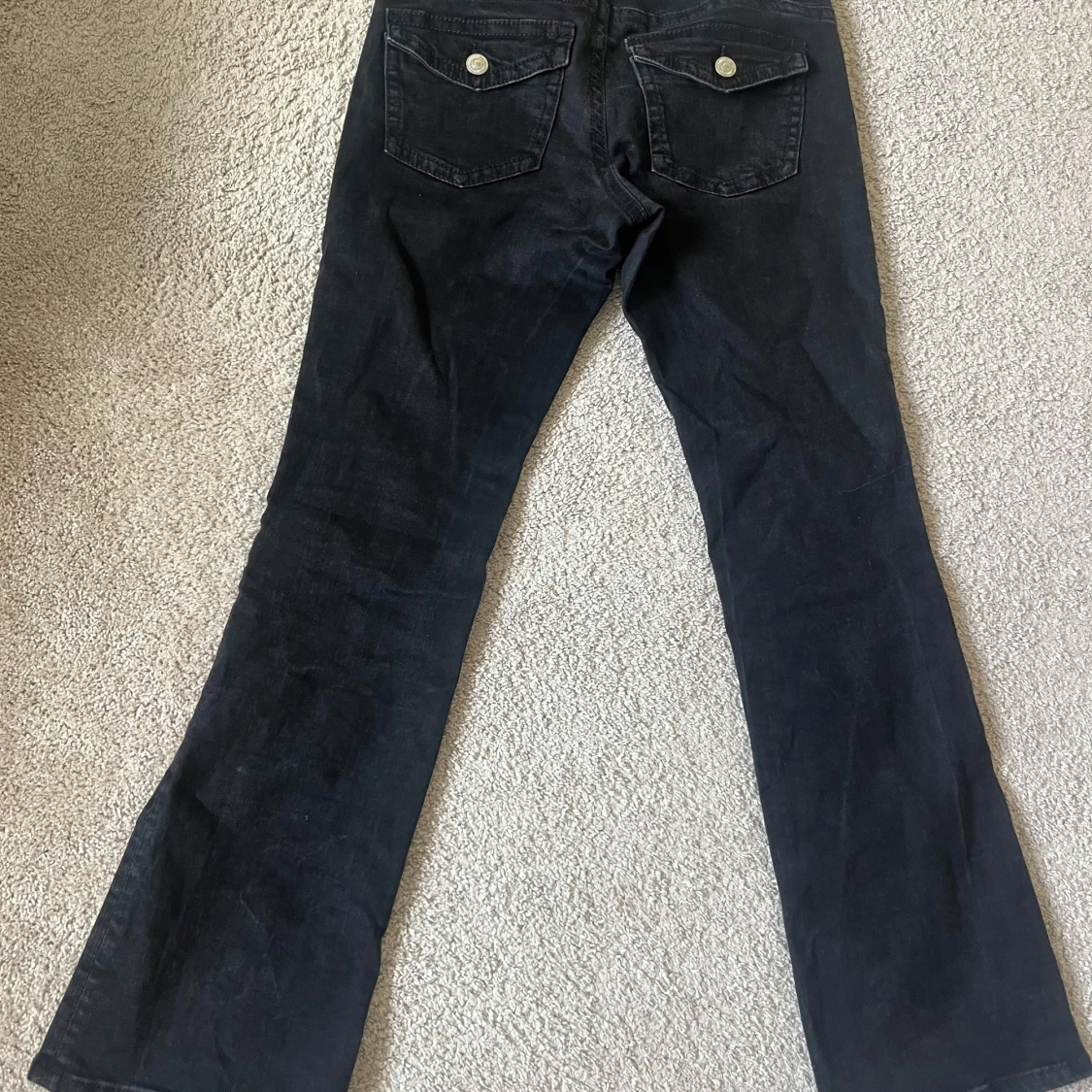 Svarta bootcut jeans från Gina Tricot - 1