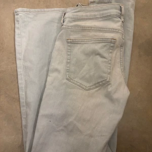 Ljusblå bootcut jeans  - Ljusblå bootcut jeans från hm 