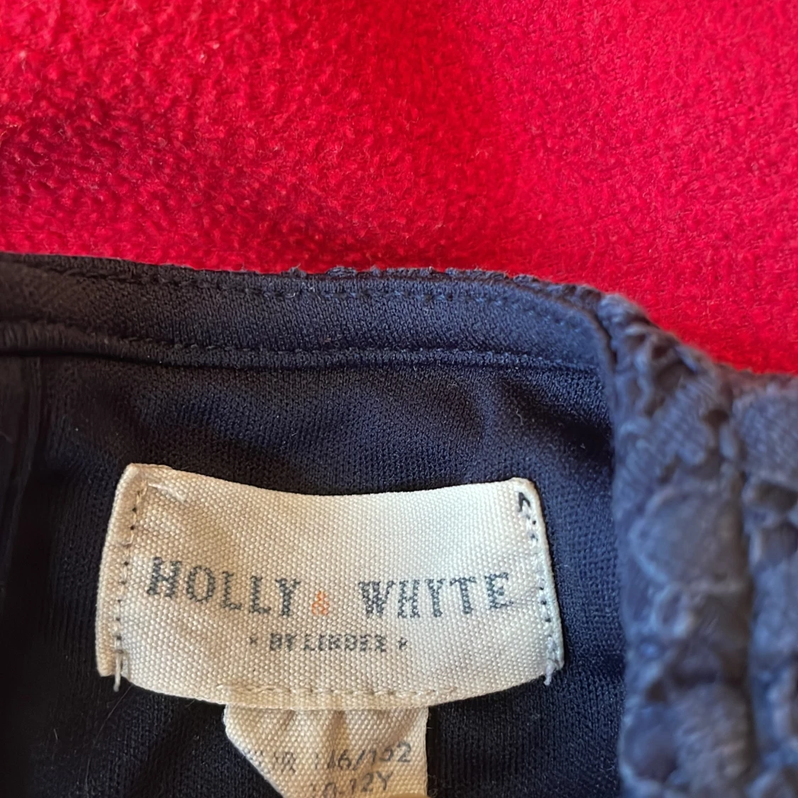 Mörkblå spetsblus från Holly & White - 1