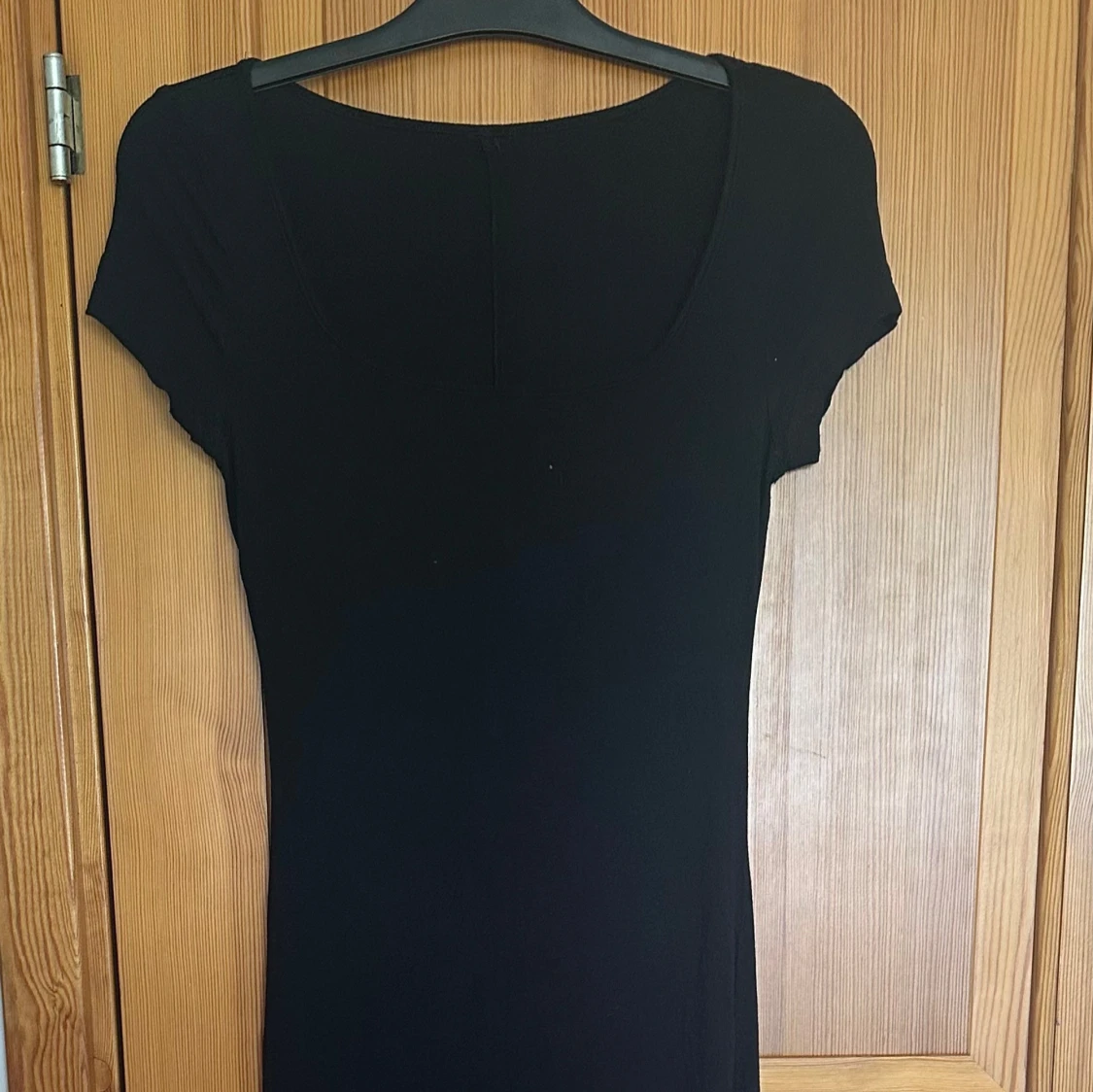 Svart långklänning med kort ärm